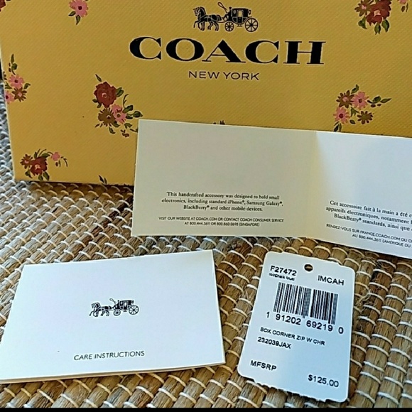 SALE Coach Daisy Charm Wristlet - Picture 7 of 8